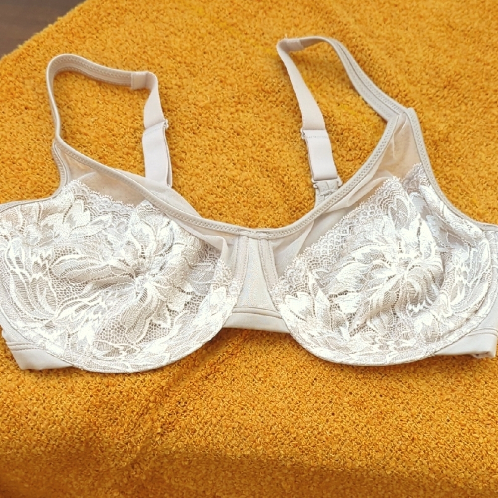 Elegant Lace Underwire Bra By Bali